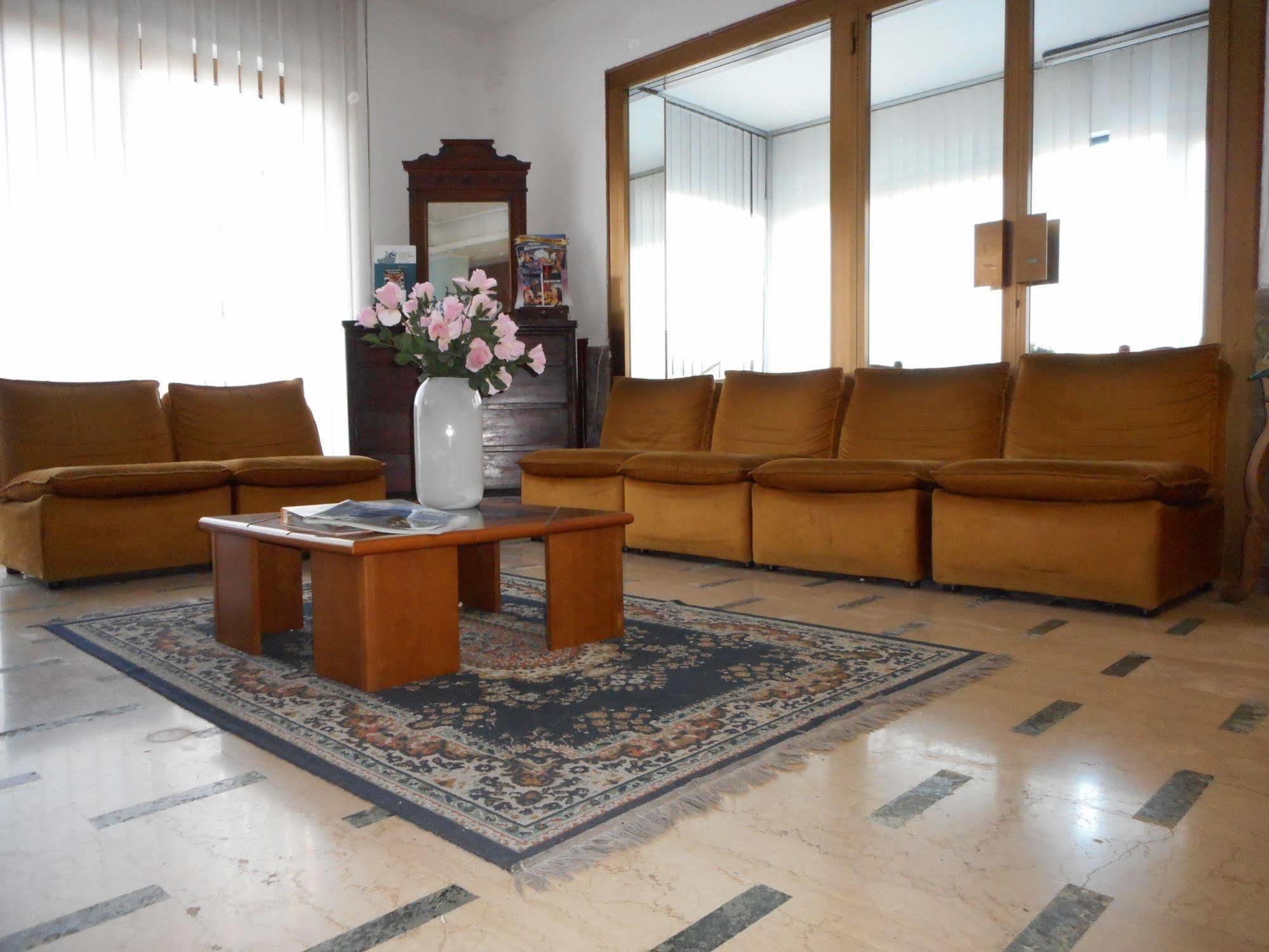 Primavera Hotel